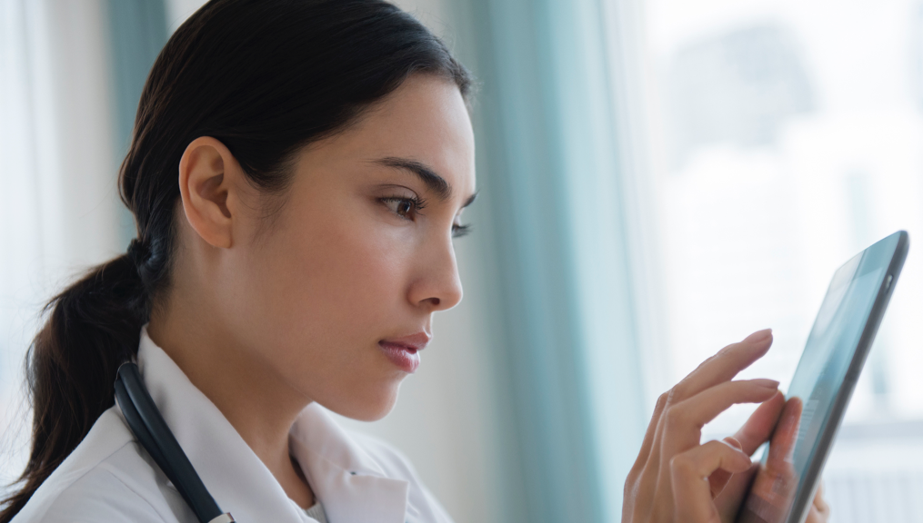 Photograph of a doctor using her tablet Photograph of a doctor using her tablet